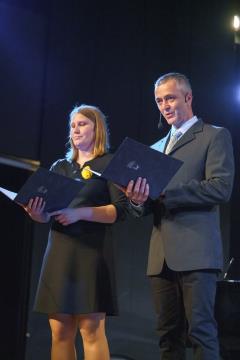 7_Voditelja Urša Strle in Danijel Cek